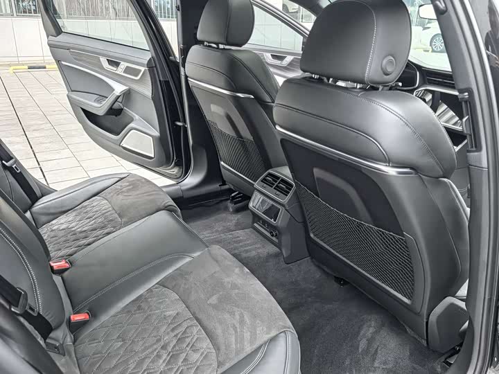 Фото 18 - Audi A6L