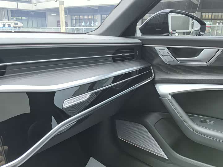 Фото 23 - Audi A6L