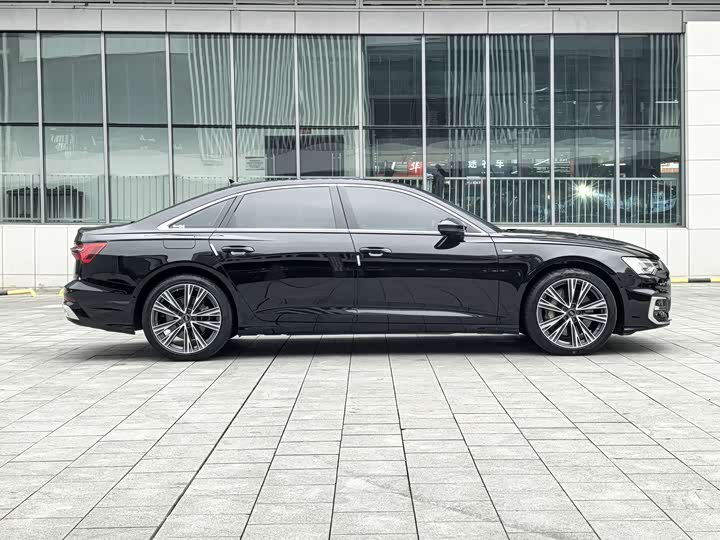 Фото 4 - Audi A6L