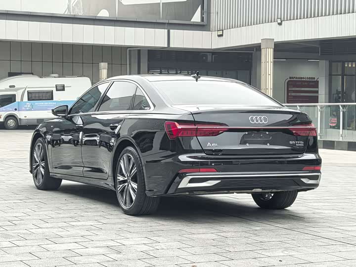 Фото 7 - Audi A6L
