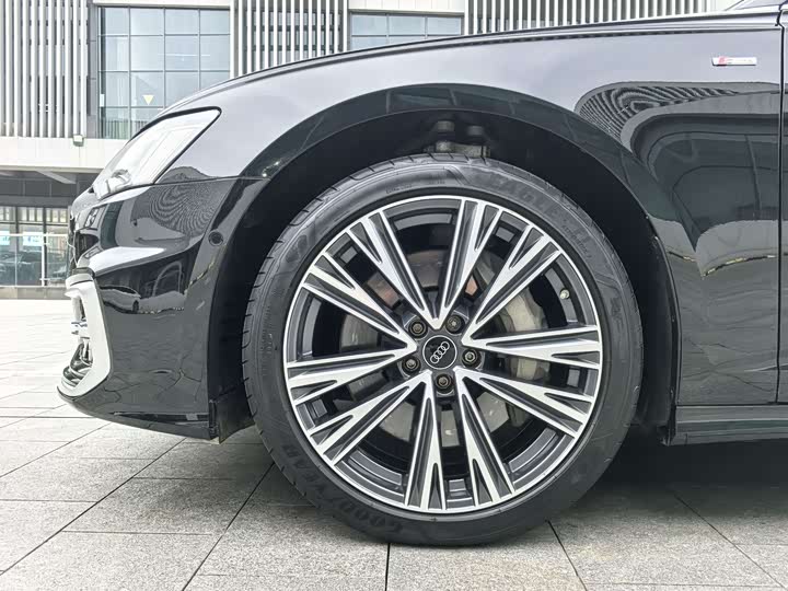 Фото 8 - Audi A6L