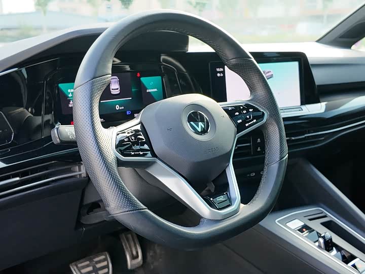 Фото 10 - Volkswagen Golf