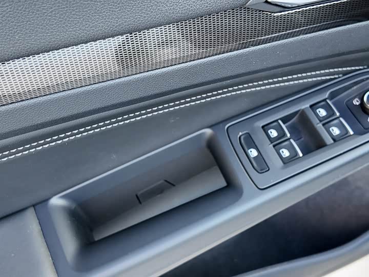 Фото 13 - Volkswagen Golf