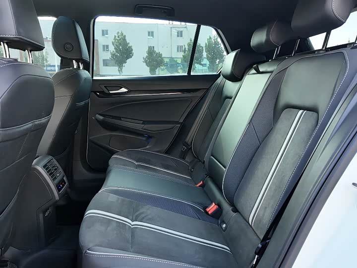 Фото 8 - Volkswagen Golf