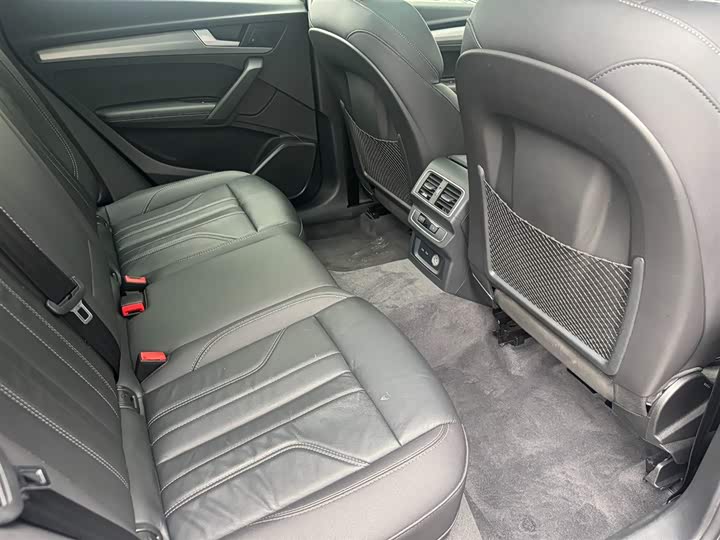 Фото 10 - Audi Q5L