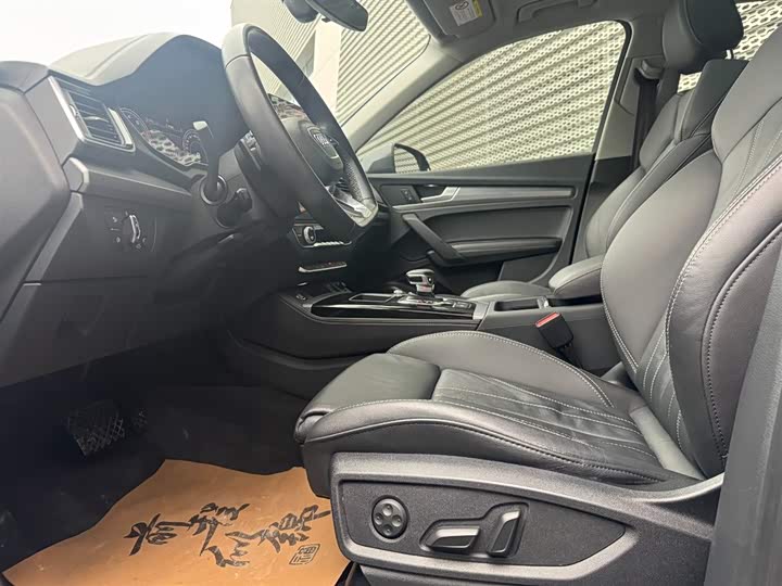 Фото 5 - Audi Q5L