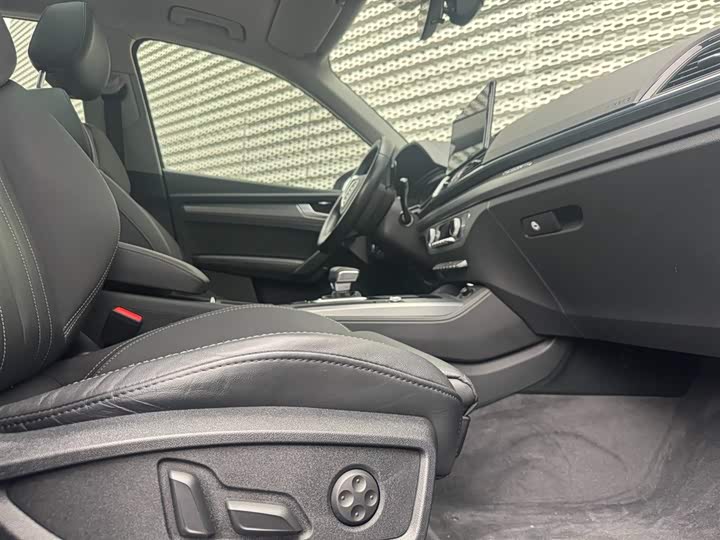 Фото 8 - Audi Q5L