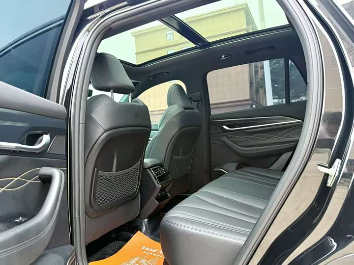 Фото 9 - Geely Monjaro