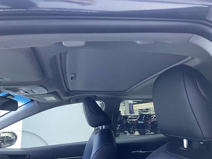 Фото 12 - Toyota Camry