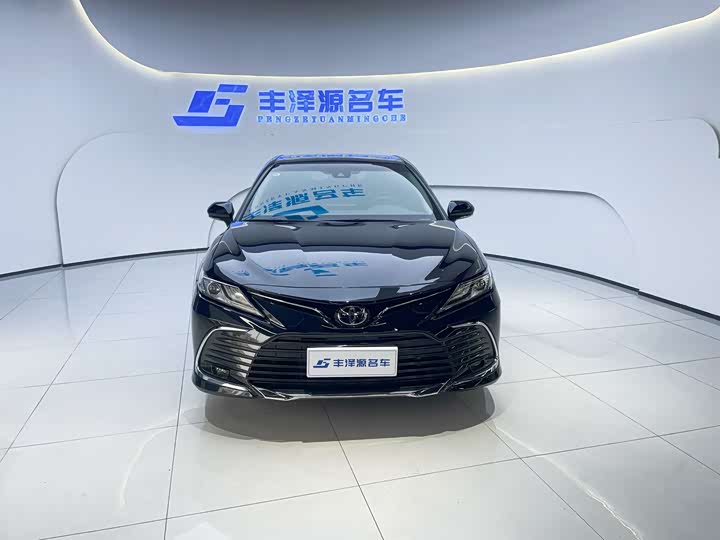 Фото 2 - Toyota Camry