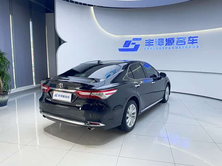 Фото 3 - Toyota Camry