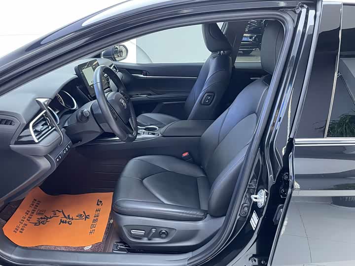 Фото 7 - Toyota Camry