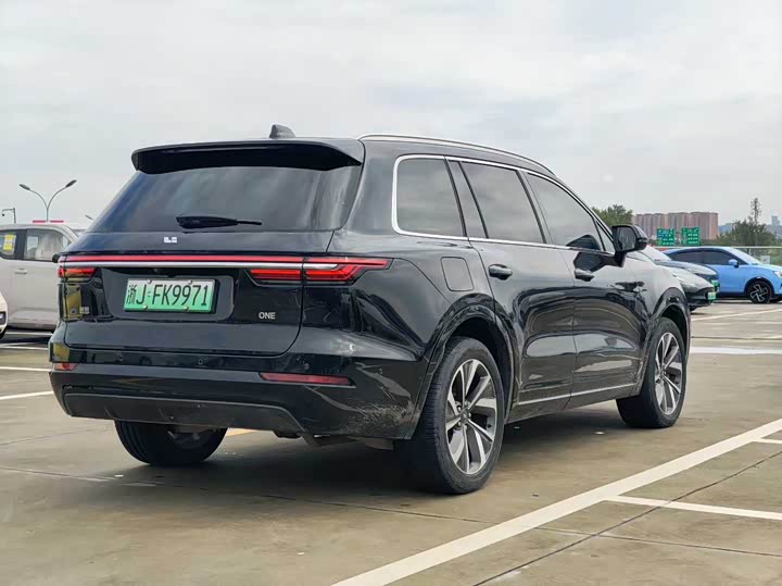 Фото 8 - LiXiang One