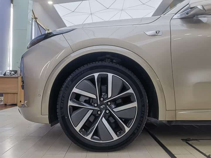 Фото 13 - LiXiang L9