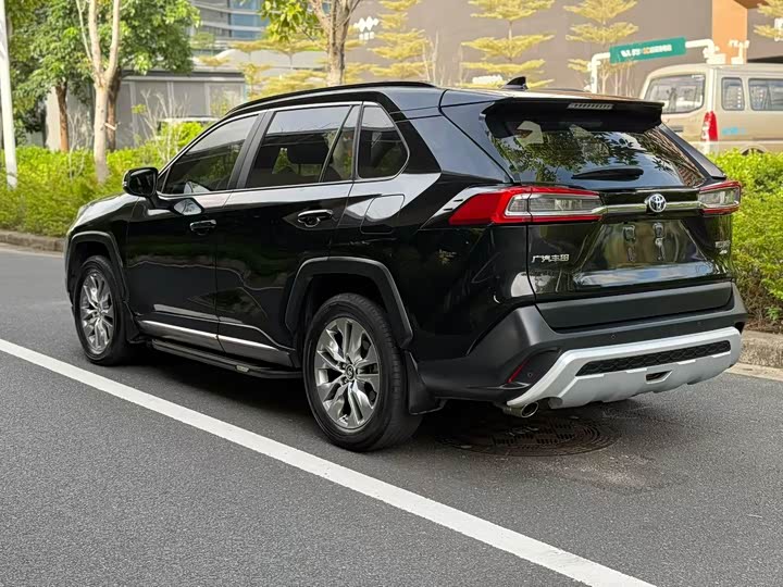 Фото 4 - Toyota Wildlander