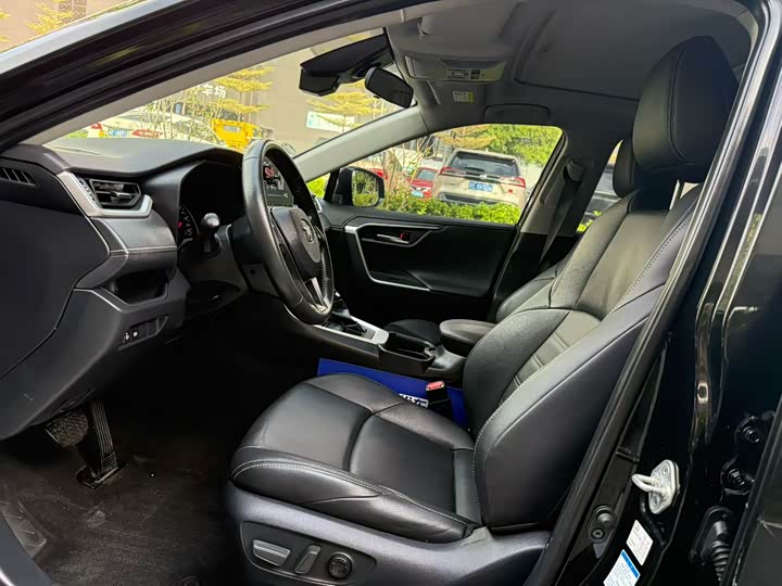 Фото 6 - Toyota Wildlander