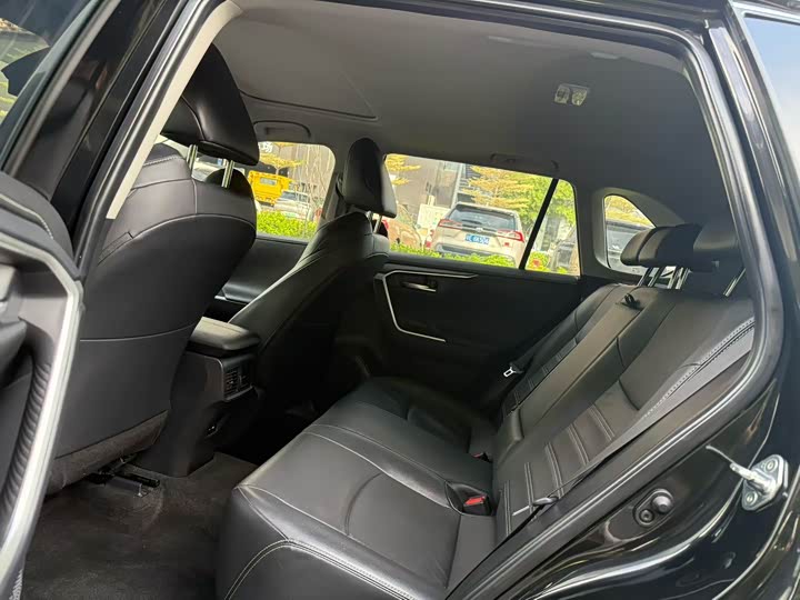 Фото 8 - Toyota Wildlander