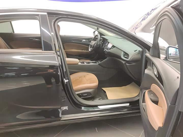 Фото 8 - Buick Regal