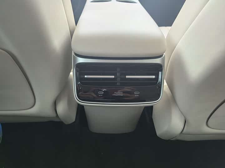 Фото 16 - Luxeed R7