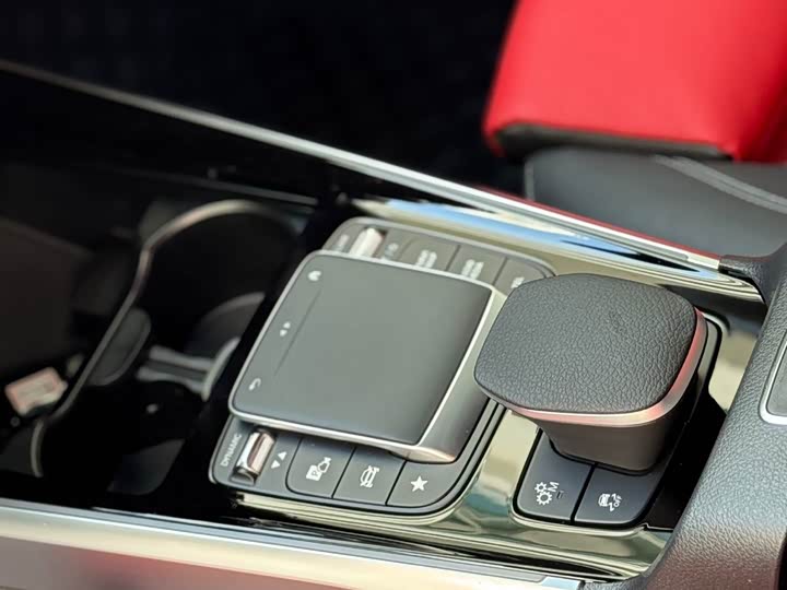 Фото 7 - Mercedes-Benz GLB-Class AMG