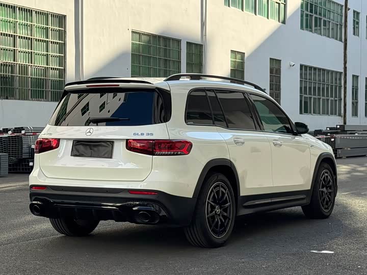 Фото 9 - Mercedes-Benz GLB-Class AMG