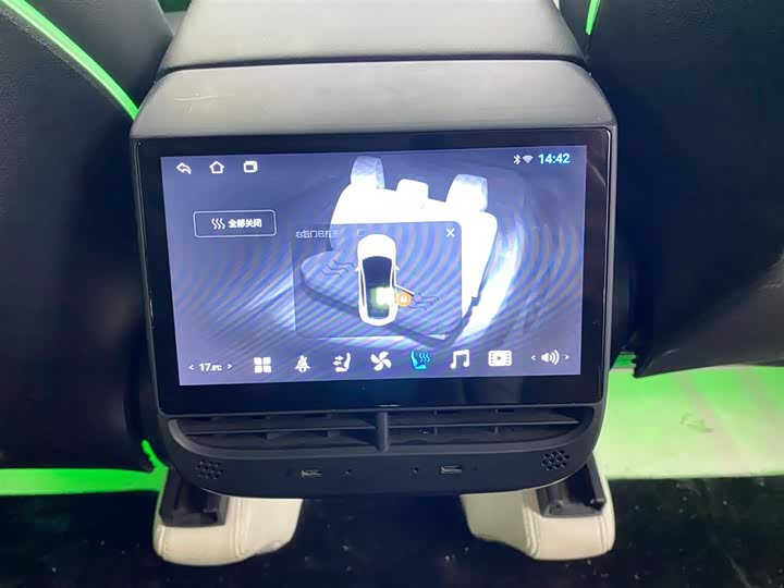 Фото 14 - Tesla Model Y