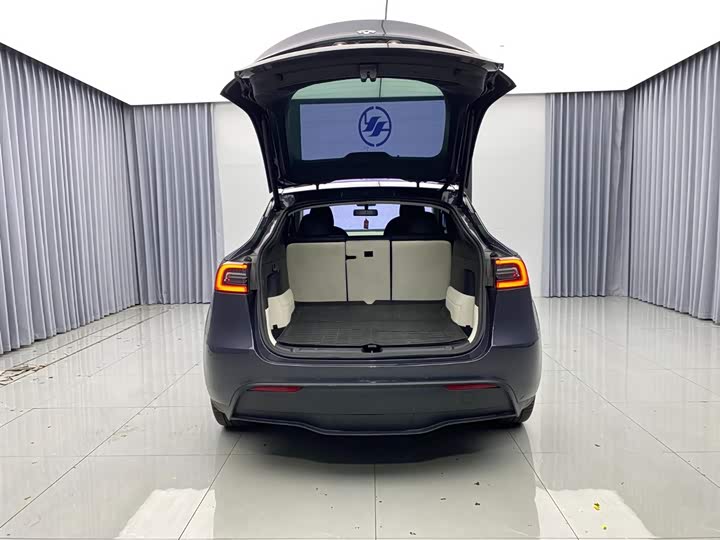 Фото 17 - Tesla Model Y