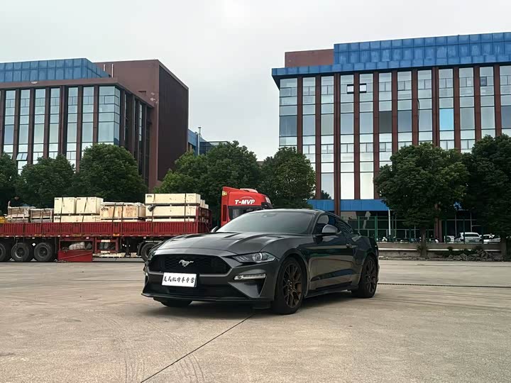 Фото 1 - Ford Mustang
