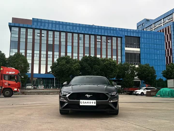 Фото 2 - Ford Mustang