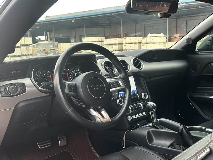 Фото 4 - Ford Mustang