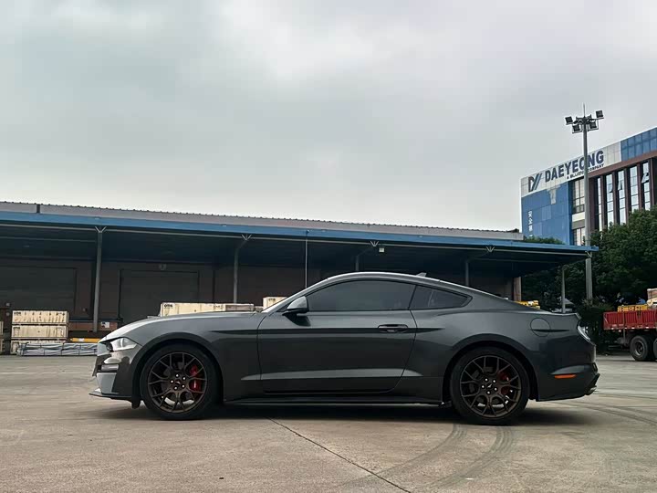 Фото 5 - Ford Mustang