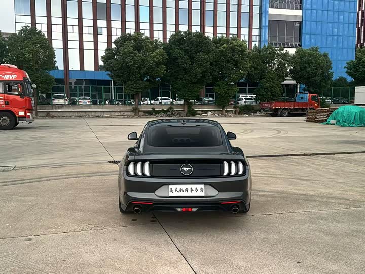 Фото 8 - Ford Mustang