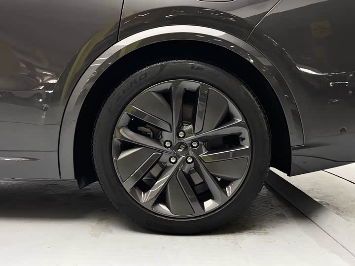 Фото 7 - LiXiang L9