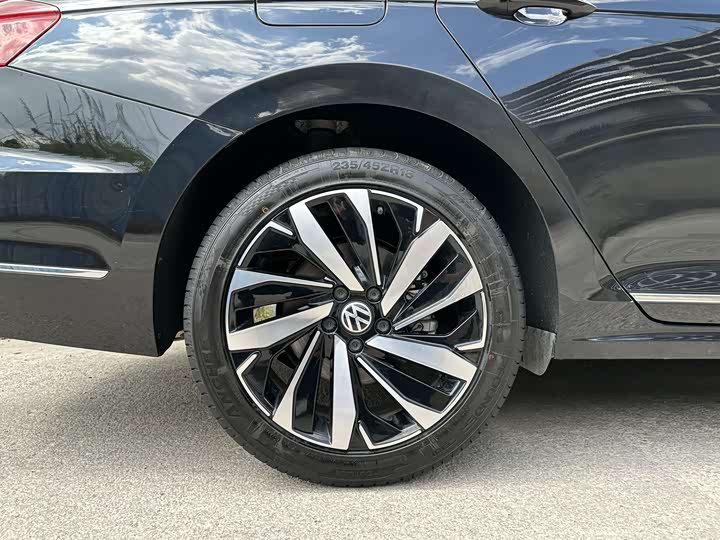 Фото 10 - Volkswagen Passat