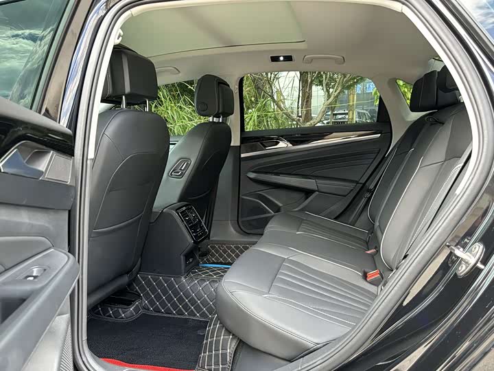 Фото 9 - Volkswagen Passat