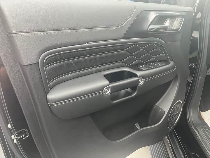 Фото 7 - Tank 300