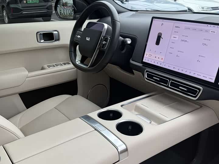 Фото 13 - LiXiang L8