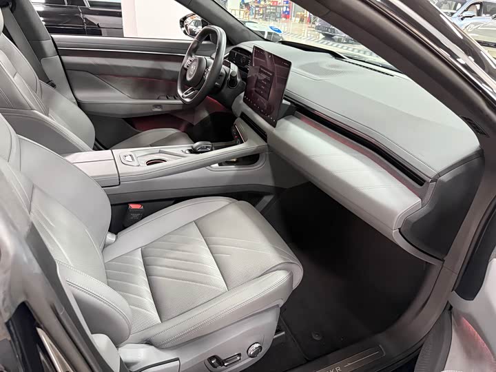 Фото 12 - Zeekr 001