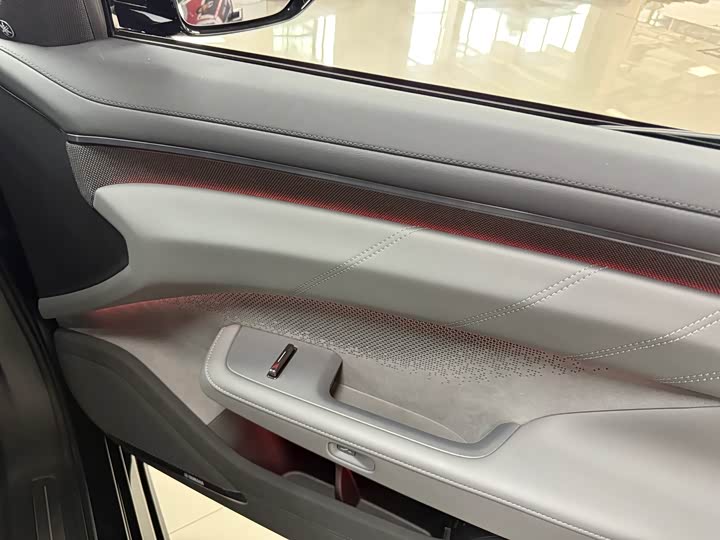 Фото 13 - Zeekr 001