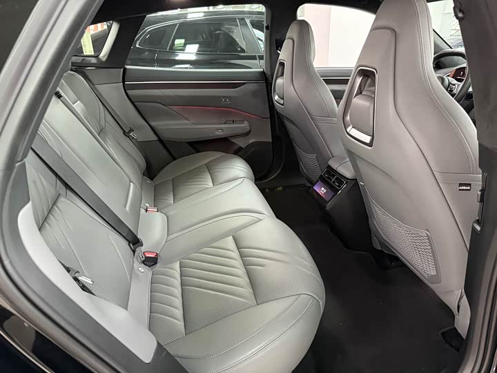 Фото 14 - Zeekr 001