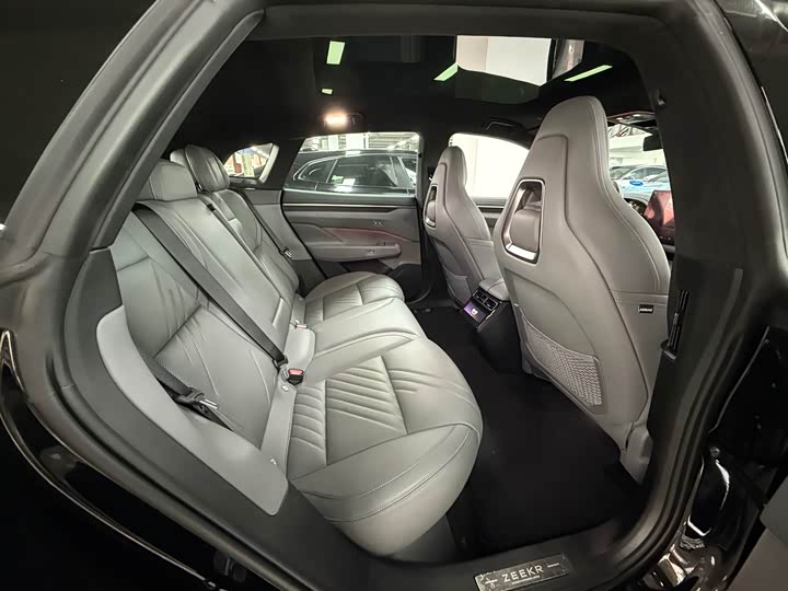 Фото 15 - Zeekr 001