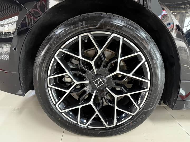 Фото 17 - Zeekr 001