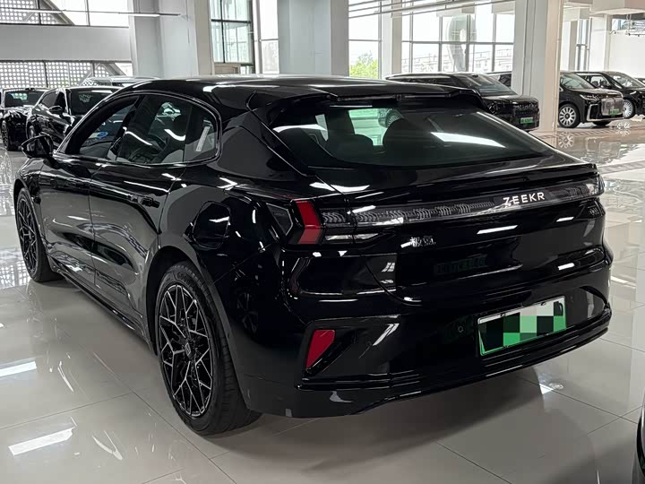 Фото 19 - Zeekr 001