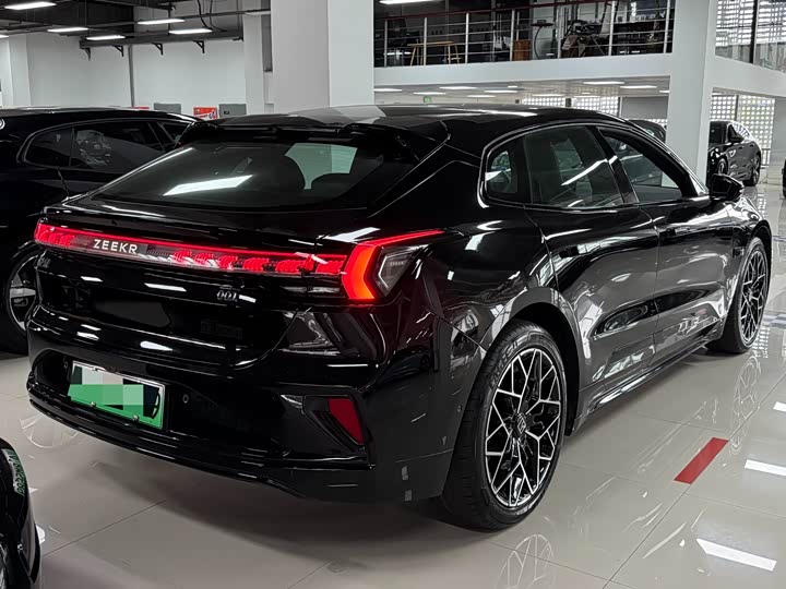 Фото 20 - Zeekr 001