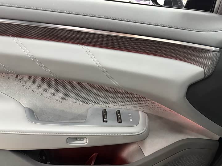 Фото 4 - Zeekr 001