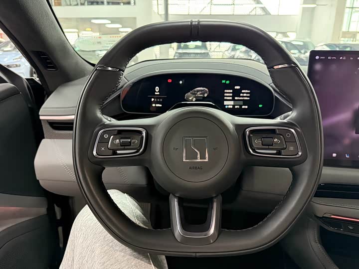 Фото 6 - Zeekr 001