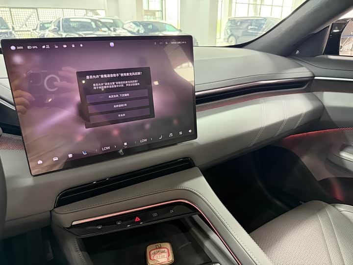 Фото 7 - Zeekr 001