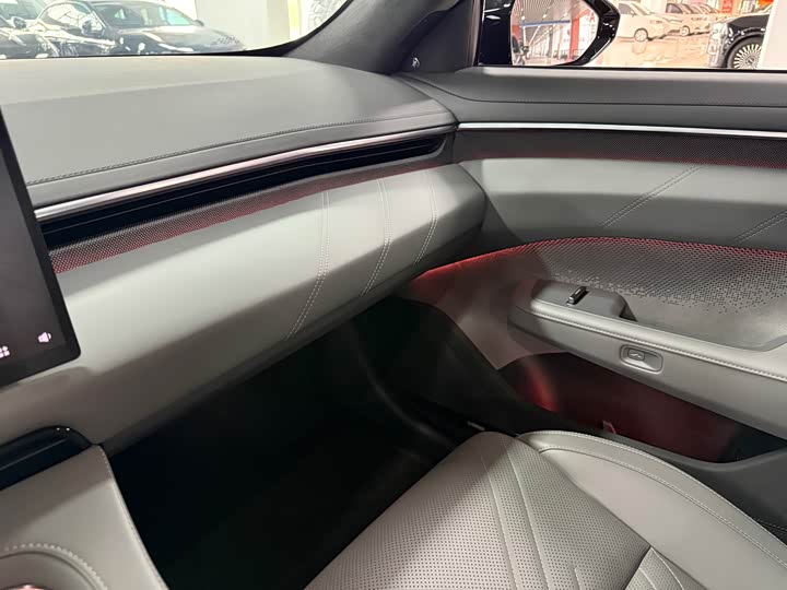 Фото 8 - Zeekr 001