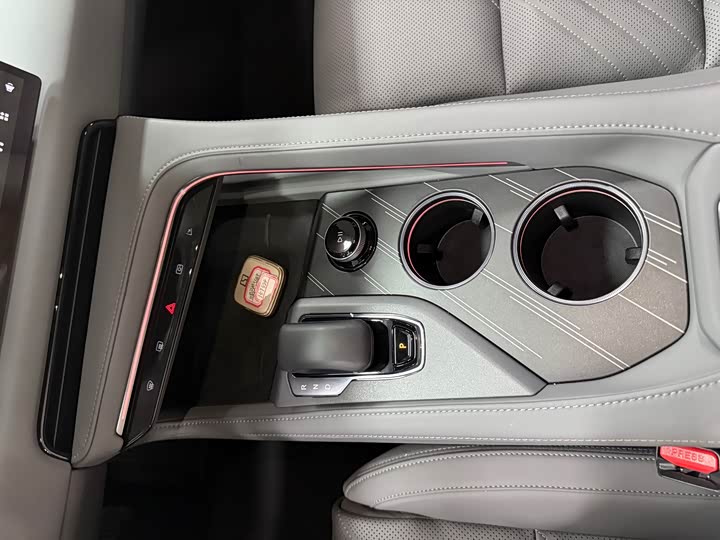 Фото 9 - Zeekr 001