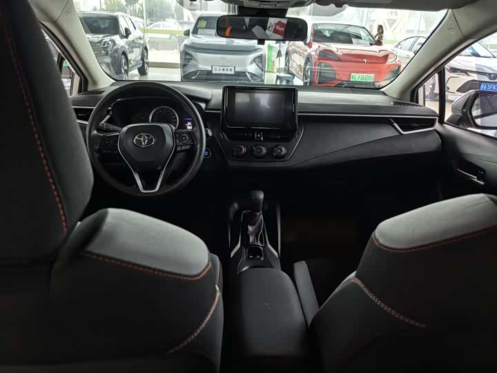 Фото 10 - Toyota Corolla